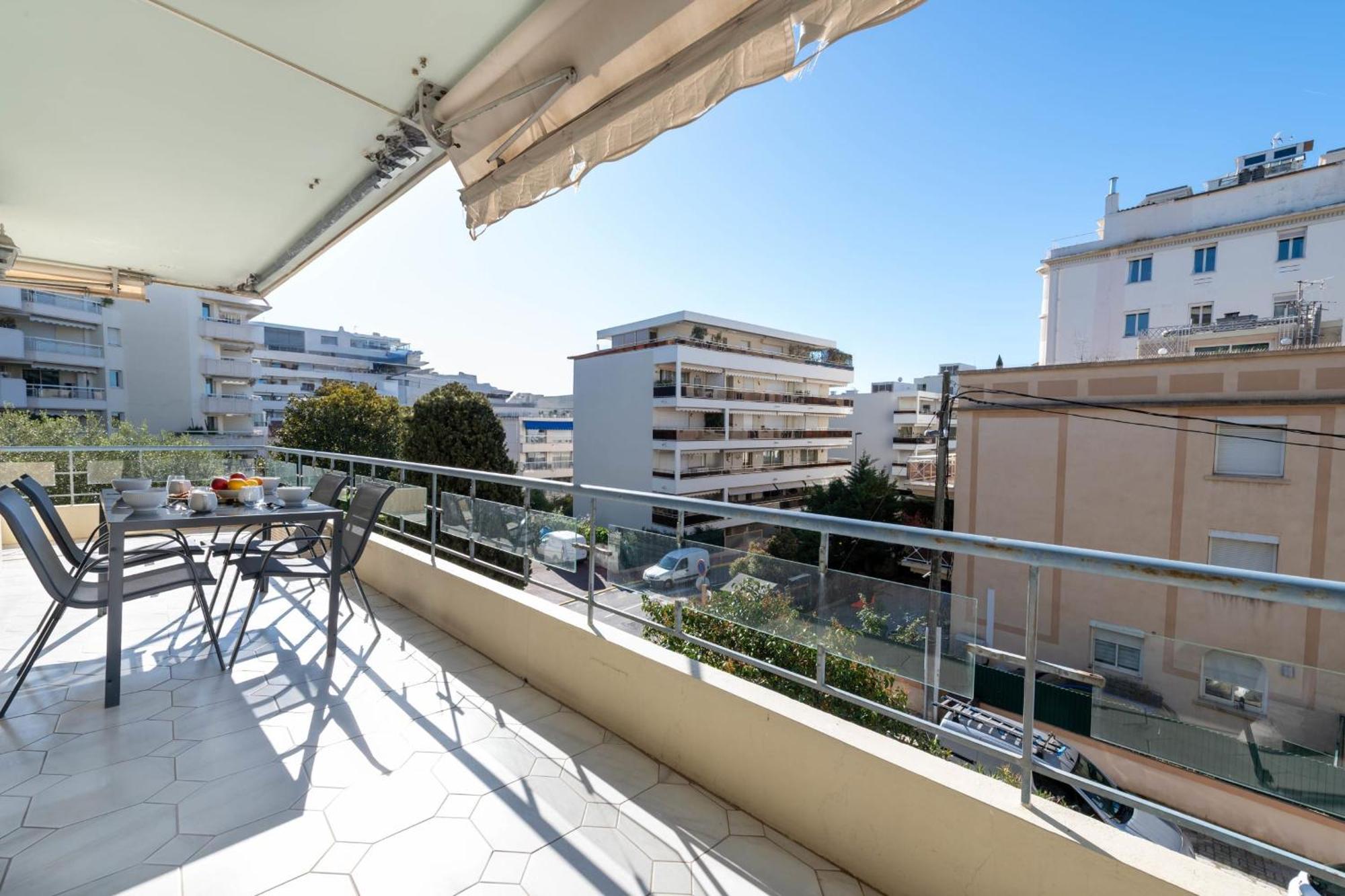 Spacious 2-br Walk To & Center Appartement Cannes