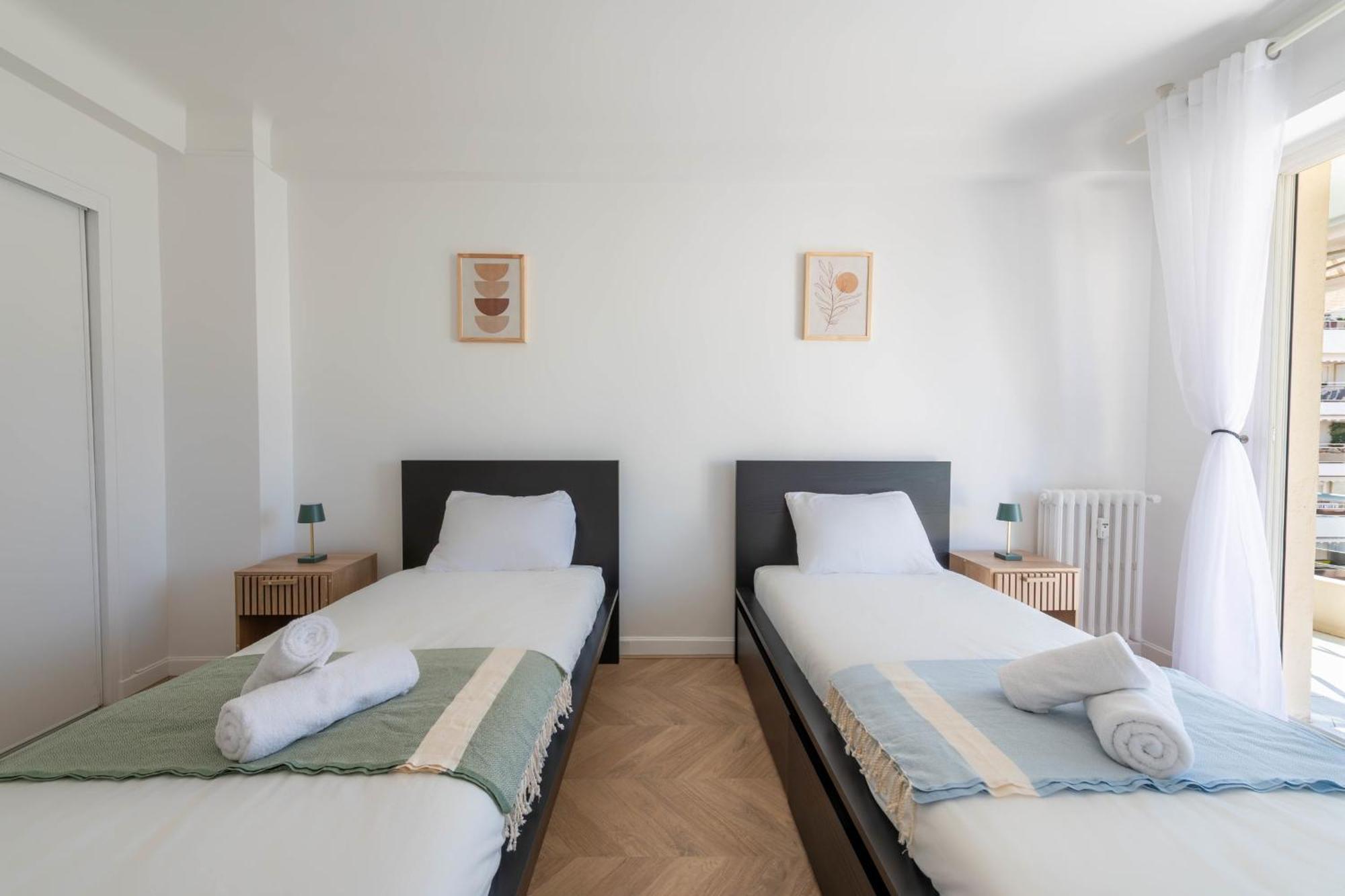 Spacious 2-br Walk To & Center *