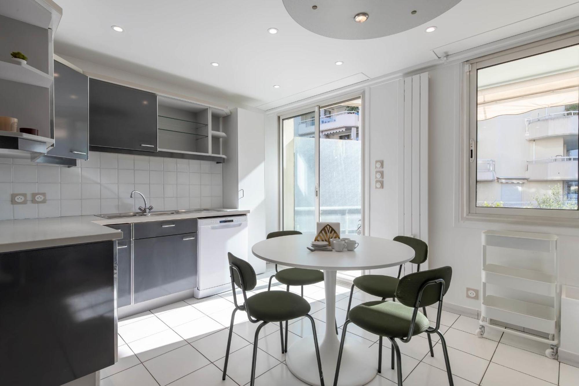 Appartement Spacious 2-br Walk To & Center *