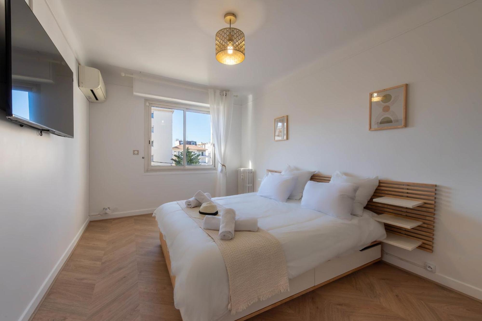 Spacious 2-br Walk To & Center *