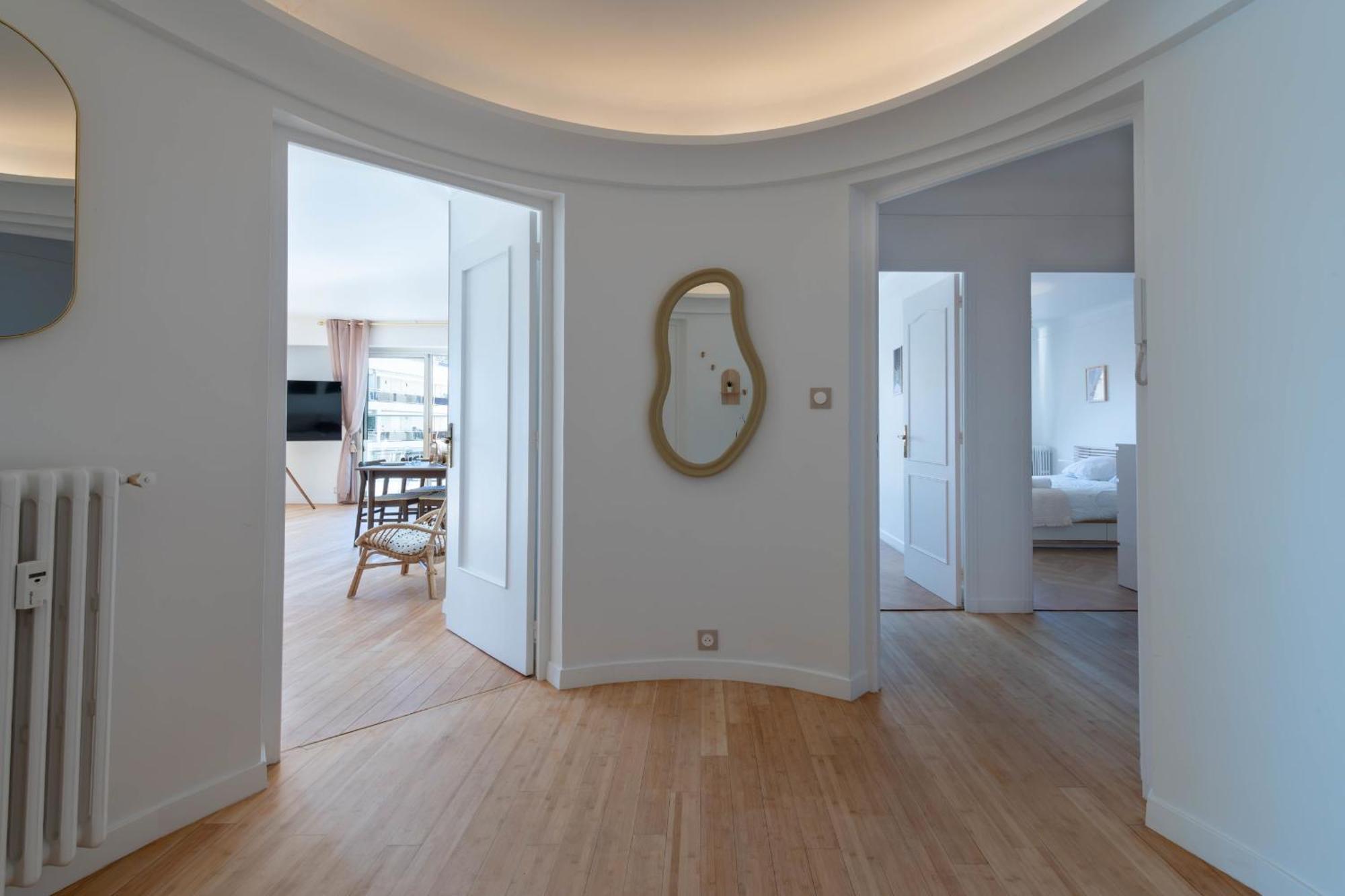 Spacious 2-br Walk To & Center *