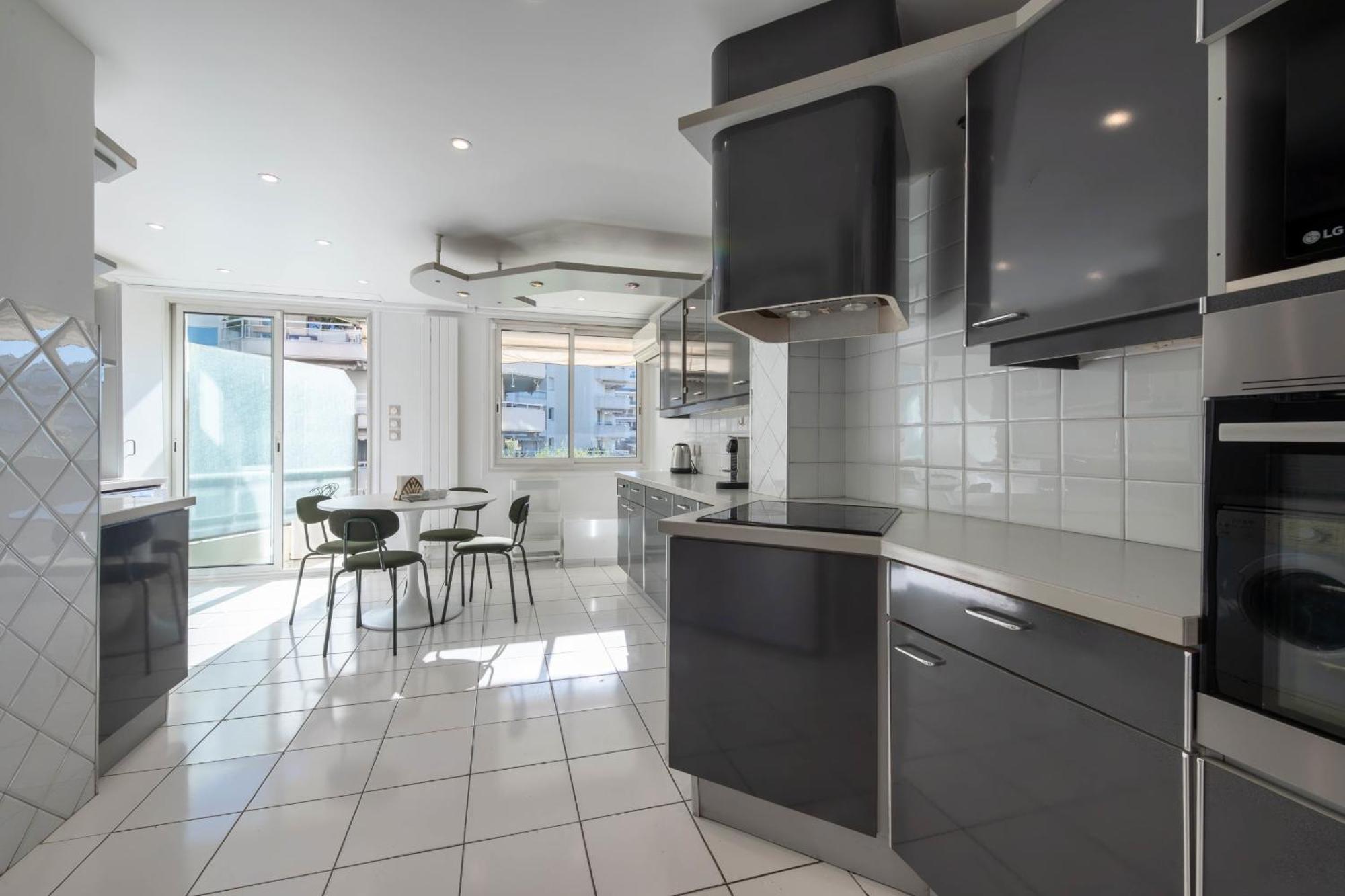 Appartement Spacious 2-br Walk To & Center *