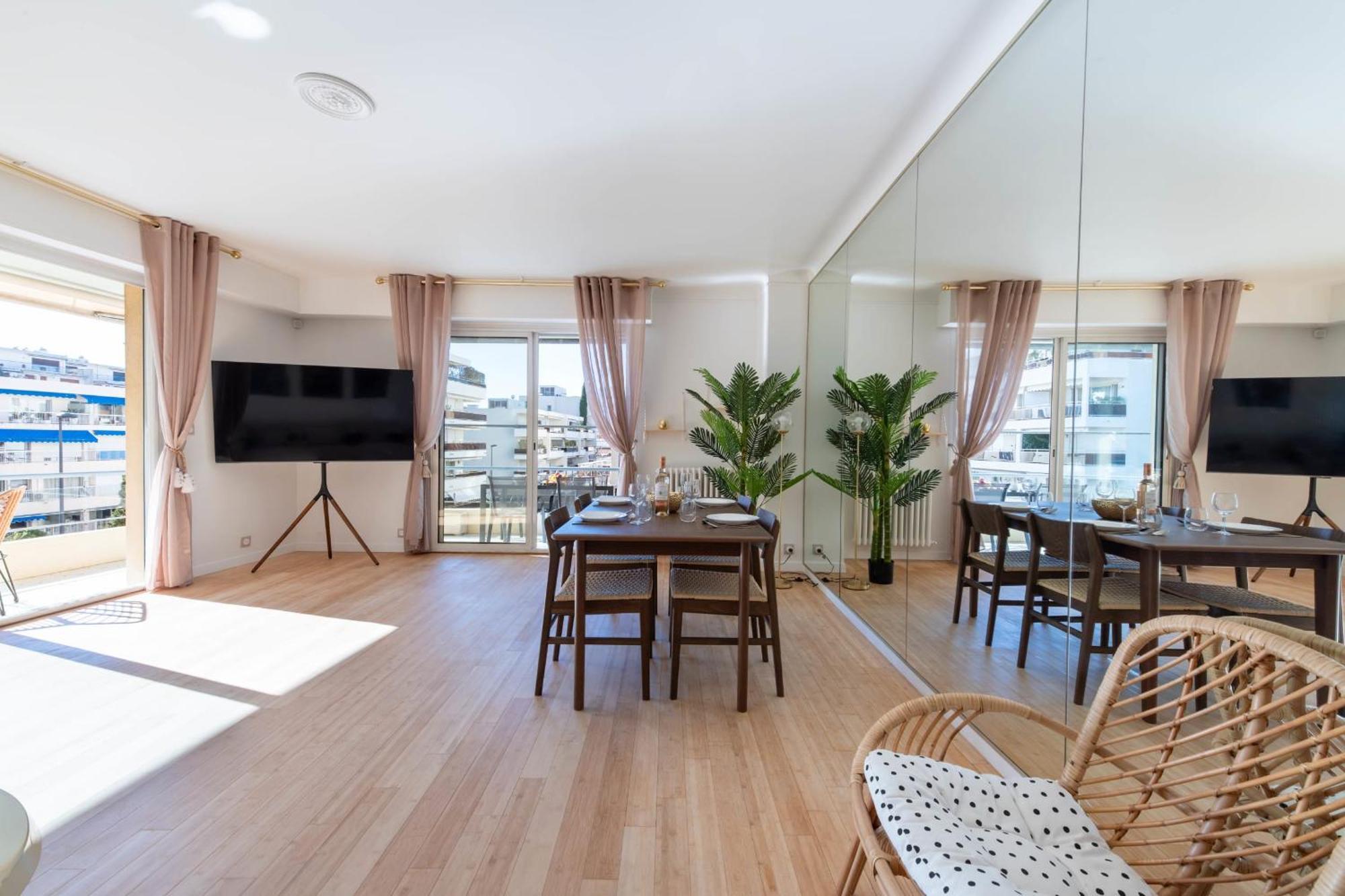 Spacious 2-br Walk To & Center